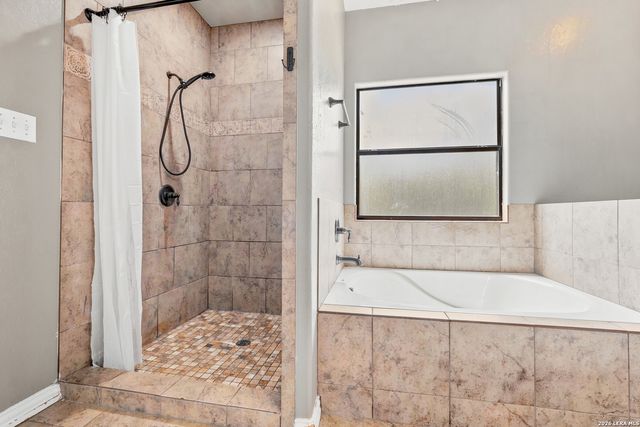 531 INDIAN XING, Jourdanton, TX 78026