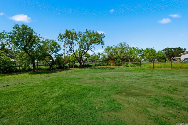 531 INDIAN XING, Jourdanton, TX 78026