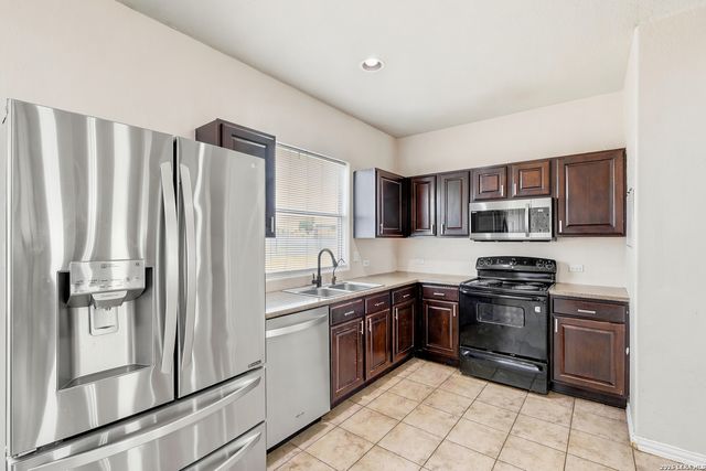 531 INDIAN XING, Jourdanton, TX 78026