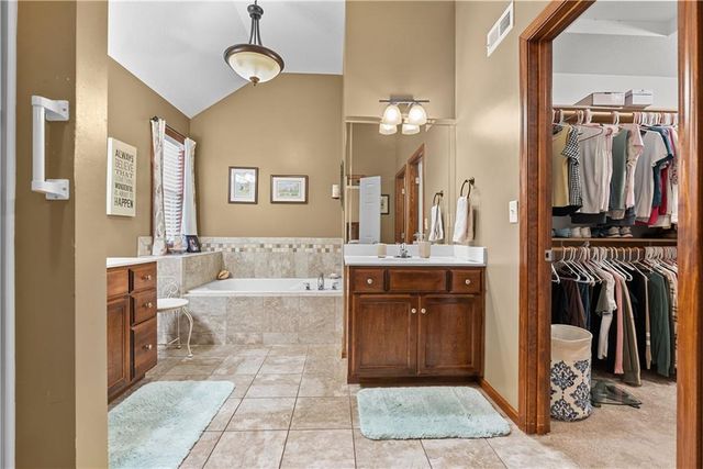 25404 E 30th Street S, Blue Springs, MO 64015