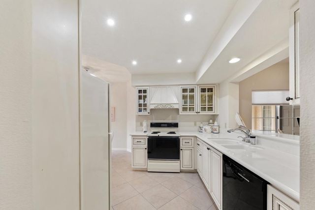 786 Montana Vista Drive, Palm Desert, CA 92211