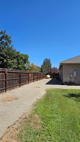 12628 Fernwood Drive, Madera, CA 93636