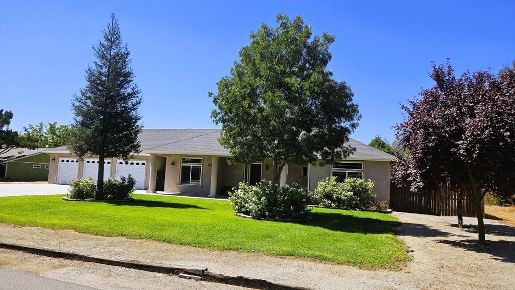 Image 1 of property listing at 12628 Fernwood Drive, Madera, CA 93636