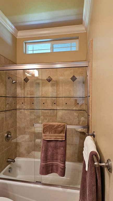 Image 11 of property listing at 12628 Fernwood Drive, Madera, CA 93636