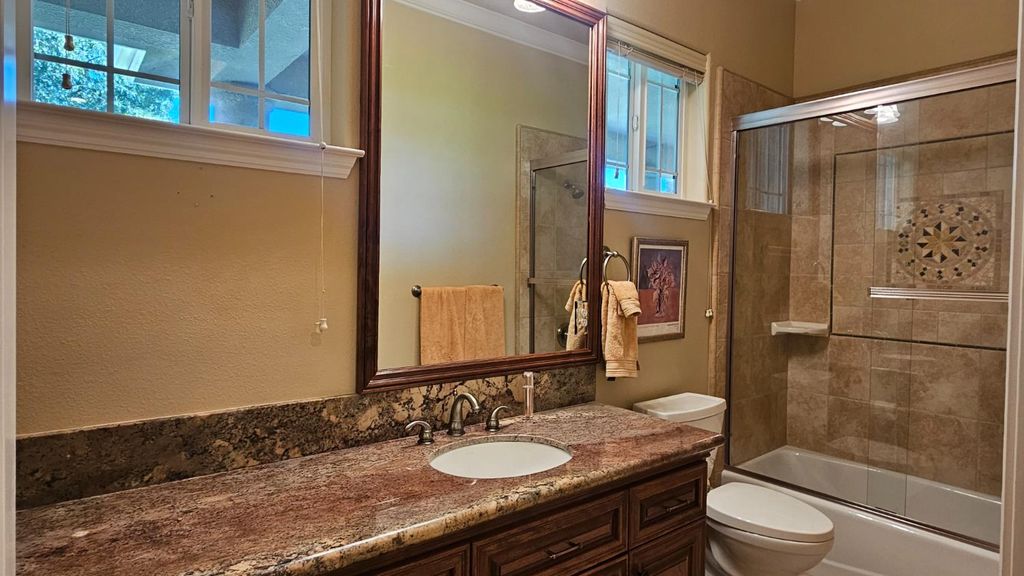 Image 14 of property listing at 12628 Fernwood Drive, Madera, CA 93636