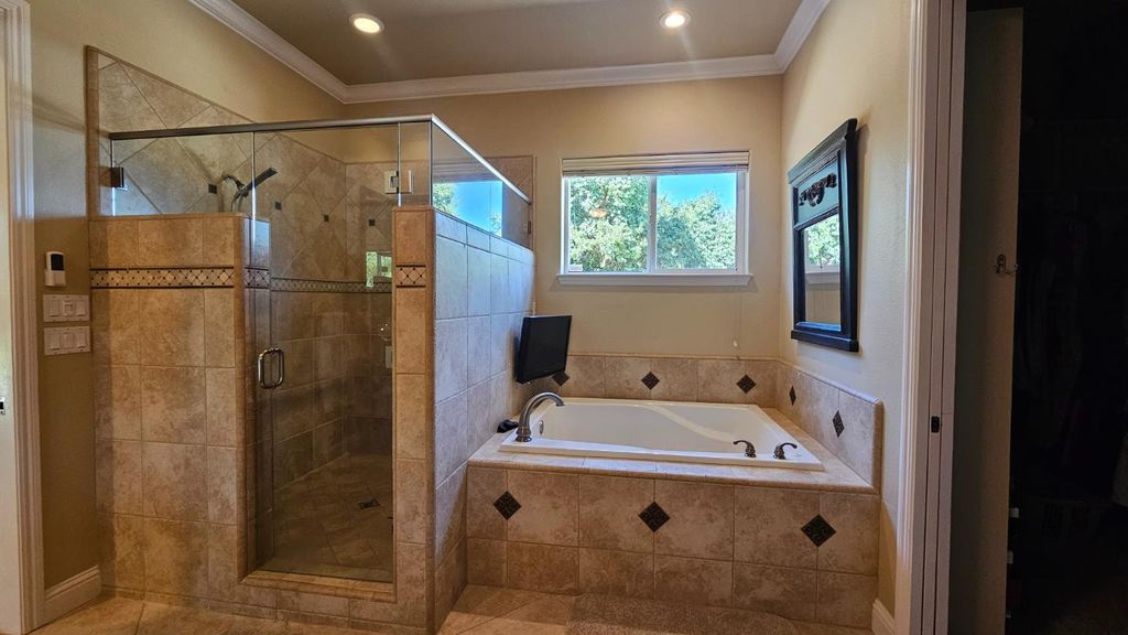 Image 25 of property listing at 12628 Fernwood Drive, Madera, CA 93636