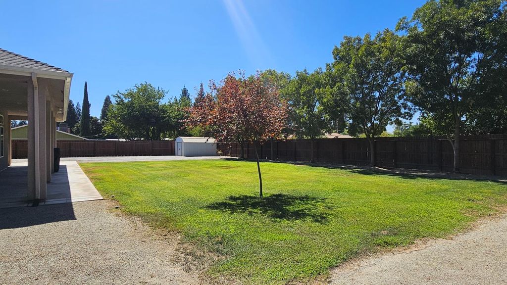 Image 34 of property listing at 12628 Fernwood Drive, Madera, CA 93636