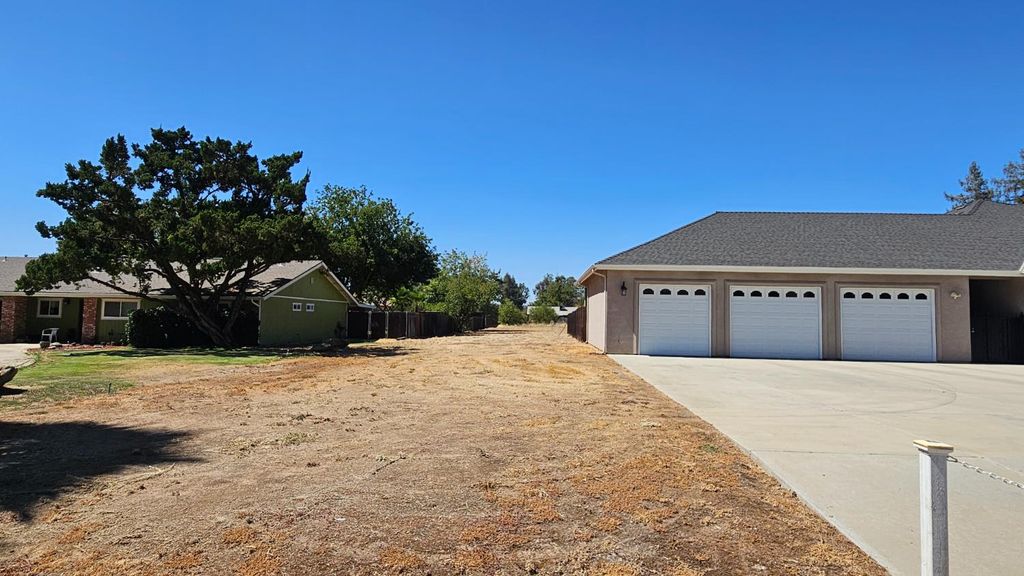 Image 35 of property listing at 12628 Fernwood Drive, Madera, CA 93636