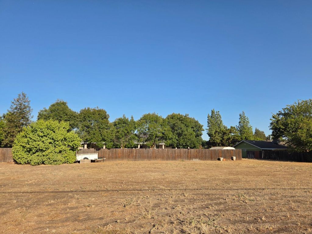 Image 37 of property listing at 12628 Fernwood Drive, Madera, CA 93636
