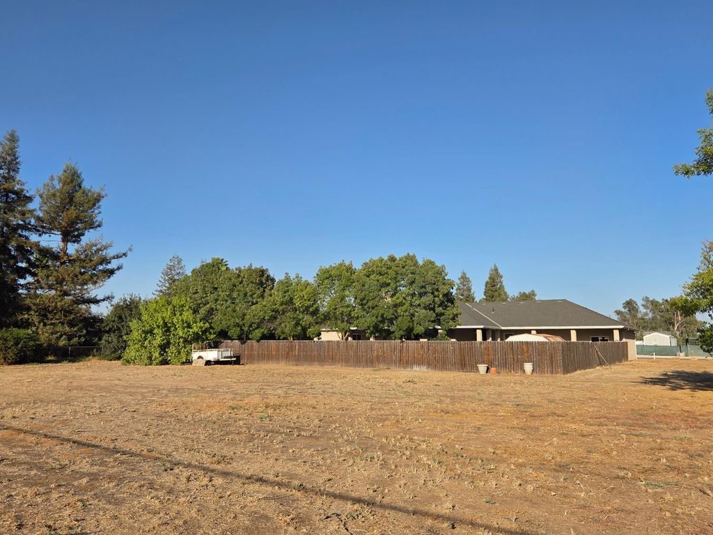 Image 38 of property listing at 12628 Fernwood Drive, Madera, CA 93636