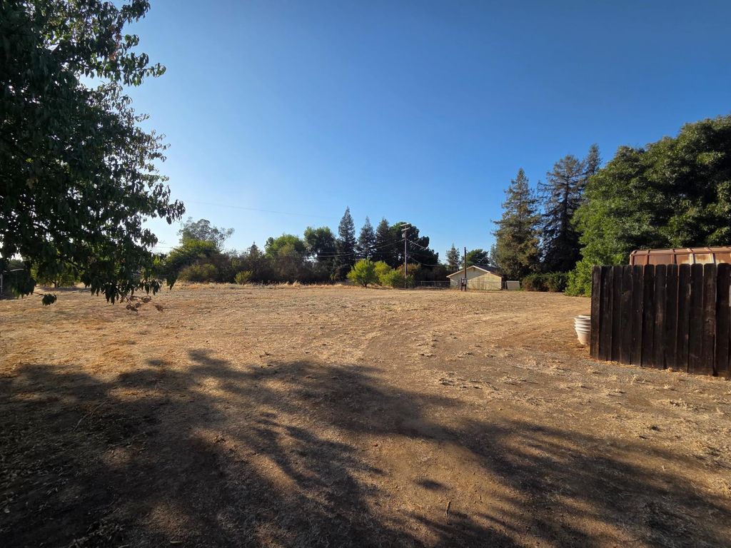 Image 40 of property listing at 12628 Fernwood Drive, Madera, CA 93636