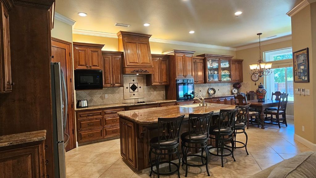 Image 6 of property listing at 12628 Fernwood Drive, Madera, CA 93636