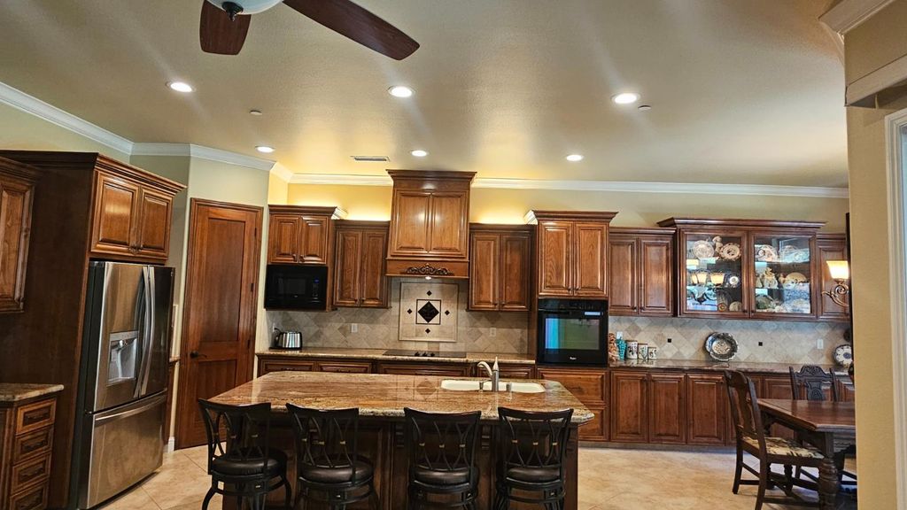 Image 7 of property listing at 12628 Fernwood Drive, Madera, CA 93636