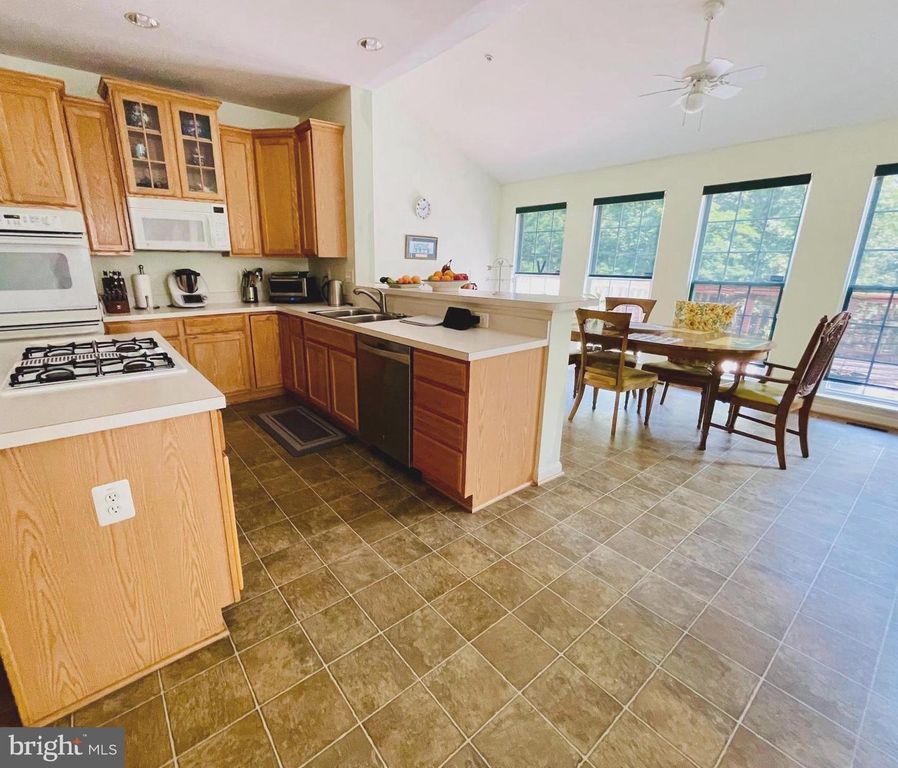 Image 11 of property listing at 14613 FARNHAM LN, Laurel, MD 20707