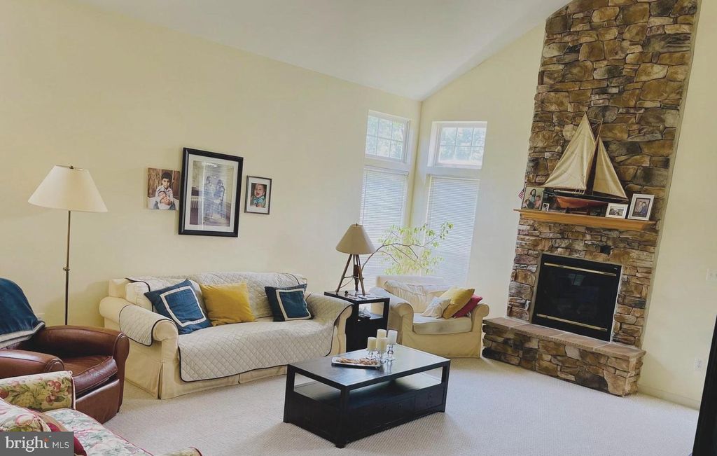 Image 13 of property listing at 14613 FARNHAM LN, Laurel, MD 20707