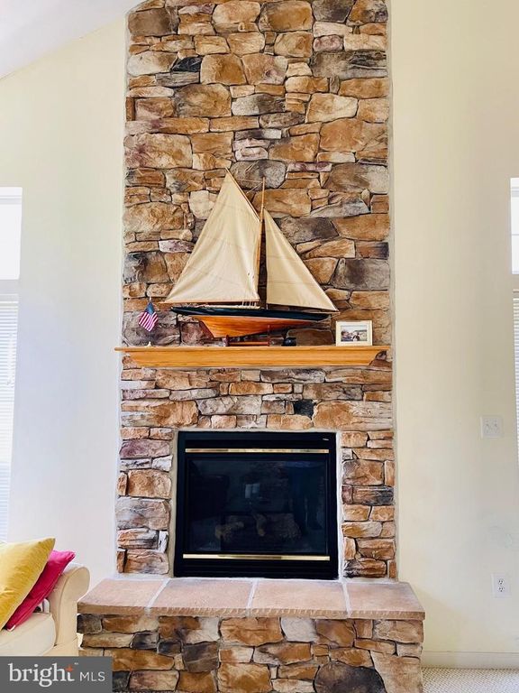 Image 14 of property listing at 14613 FARNHAM LN, Laurel, MD 20707