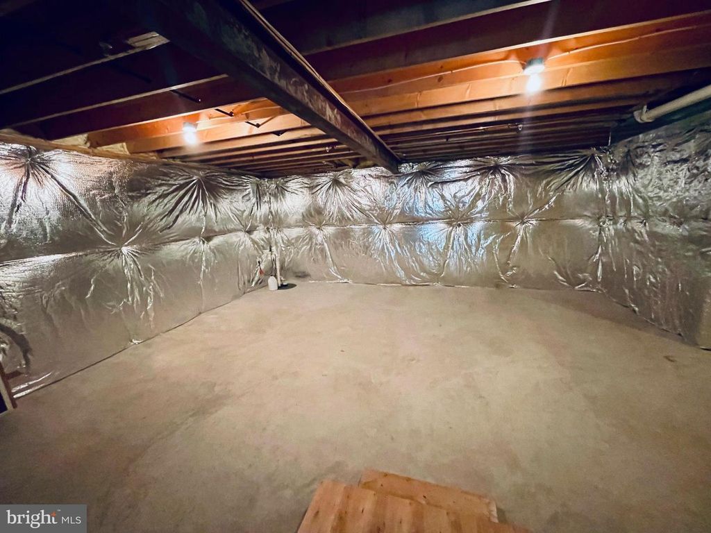 Image 27 of property listing at 14613 FARNHAM LN, Laurel, MD 20707