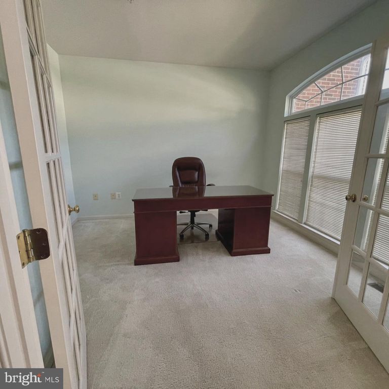 Image 6 of property listing at 14613 FARNHAM LN, Laurel, MD 20707