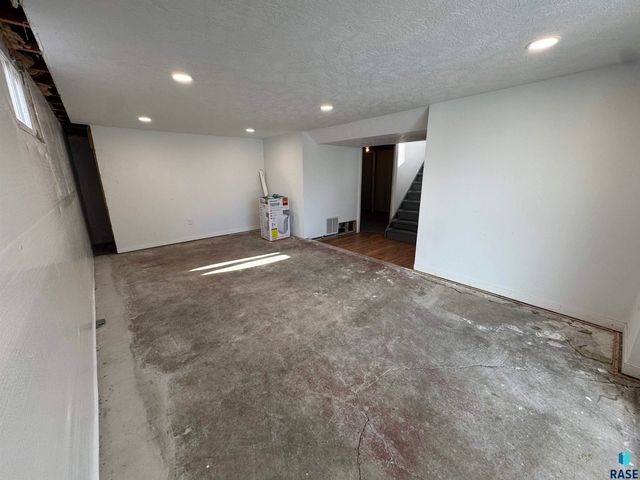 804 S Hawthorne Ave Avenue, Sioux Falls, SD 57104