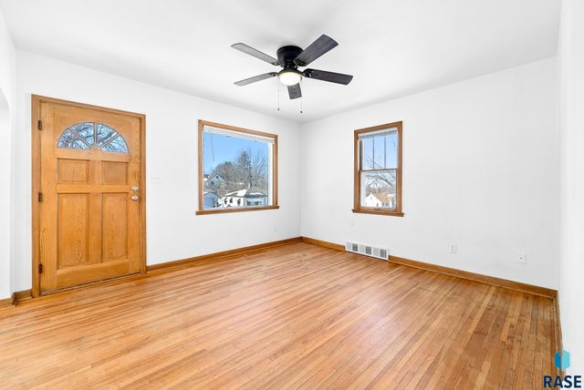 804 S Hawthorne Ave Avenue, Sioux Falls, SD 57104