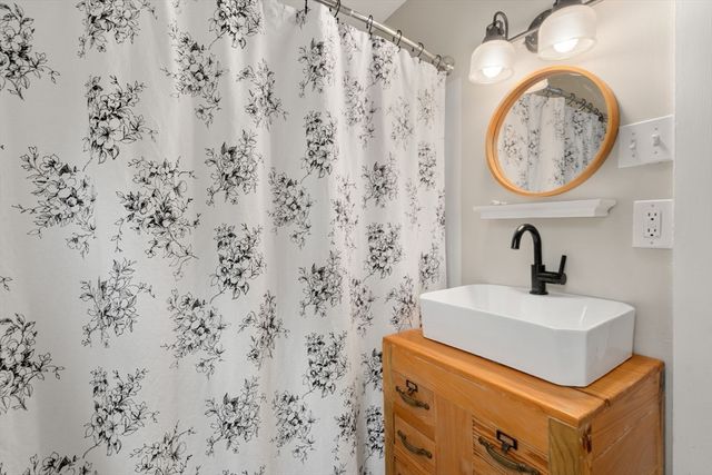107 Winter Hill Rd, Holden, MA 01520