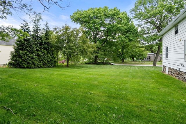 107 Winter Hill Rd, Holden, MA 01520