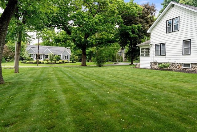 107 Winter Hill Rd, Holden, MA 01520
