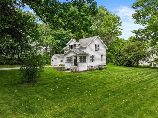 107 Winter Hill Rd, Holden, MA 01520