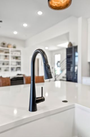 6207 S Maryland Avenue, Springfield, MO 65810