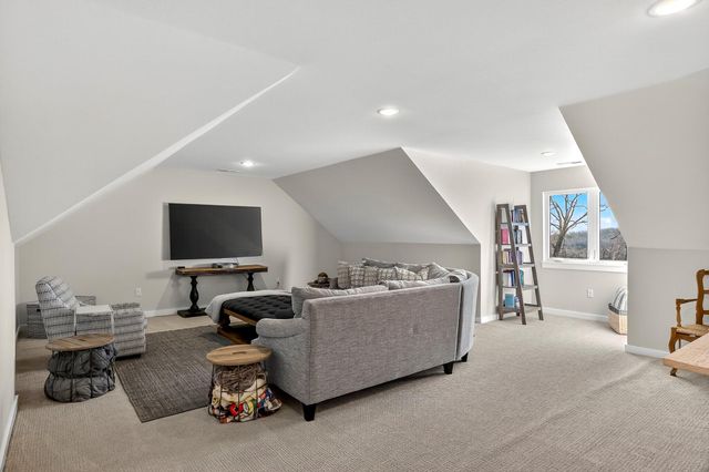 6207 S Maryland Avenue, Springfield, MO 65810