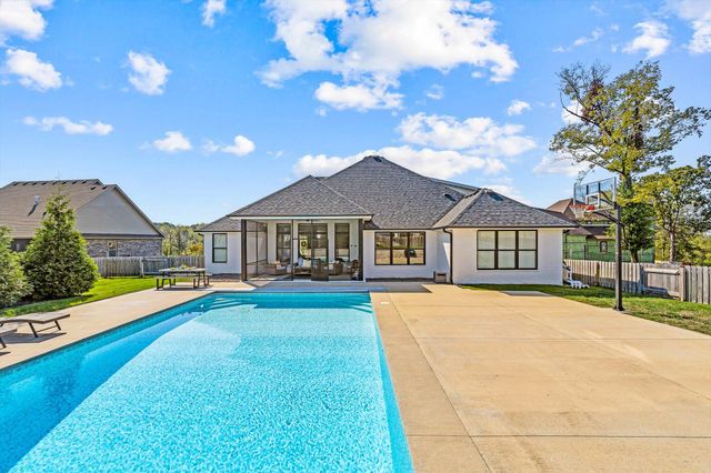 6207 S Maryland Avenue, Springfield, MO 65810