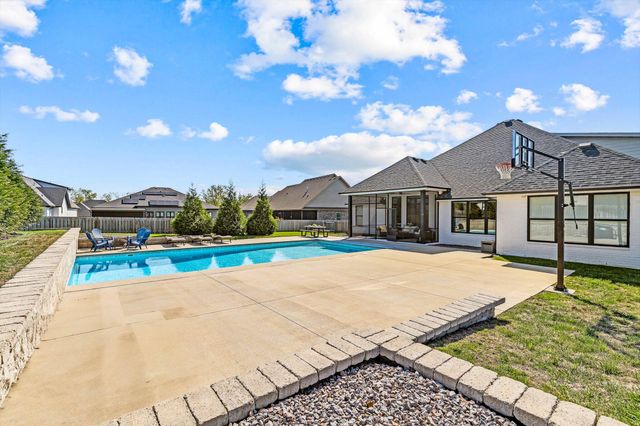 6207 S Maryland Avenue, Springfield, MO 65810