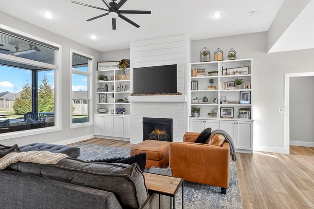 6207 S Maryland Avenue, Springfield, MO 65810