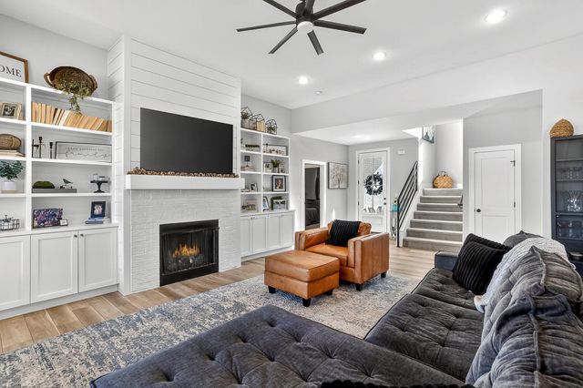 6207 S Maryland Avenue, Springfield, MO 65810