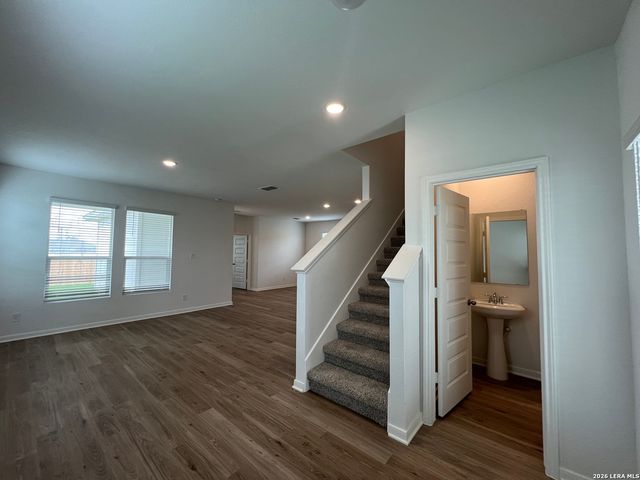 501 Jean St, Seguin, TX 78155