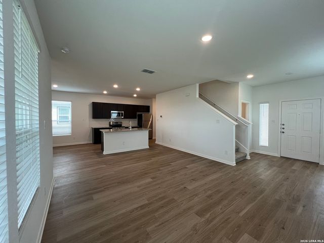 501 Jean St, Seguin, TX 78155