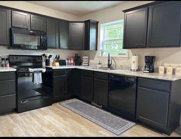 314 W College Street, Branson, MO 65616