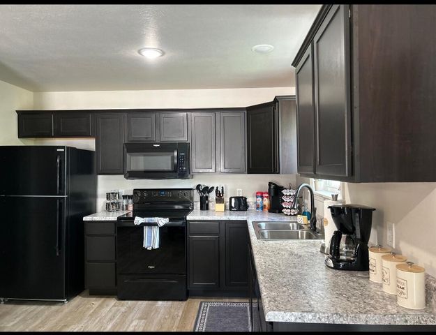 314 W College Street, Branson, MO 65616