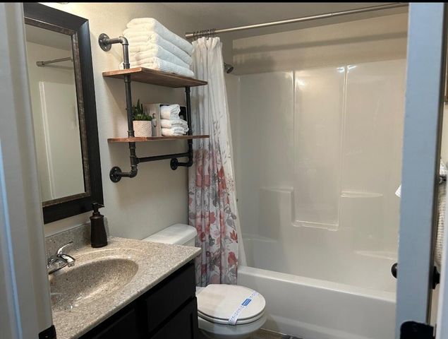 314 W College Street, Branson, MO 65616