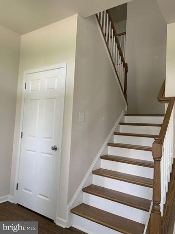 30 S TOMPKINS SQ, Downingtown, PA 19335