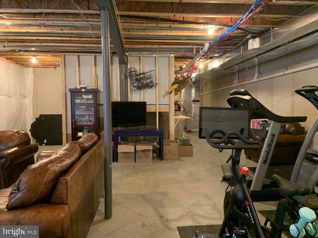 30 S TOMPKINS SQ, Downingtown, PA 19335