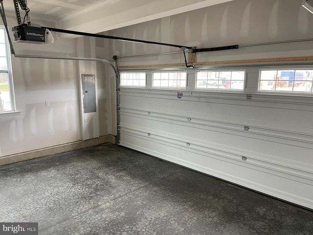 30 S TOMPKINS SQ, Downingtown, PA 19335