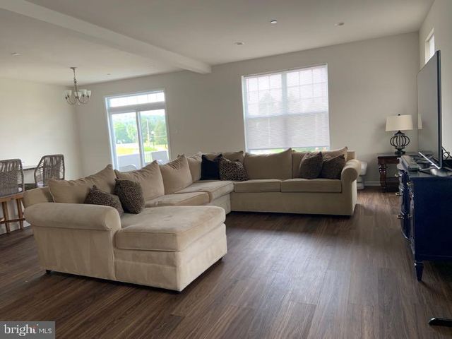 30 S TOMPKINS SQ, Downingtown, PA 19335