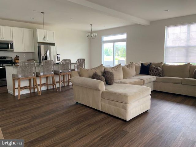 30 S TOMPKINS SQ, Downingtown, PA 19335