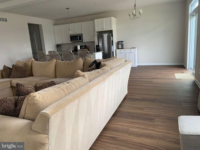 30 S TOMPKINS SQ, Downingtown, PA 19335