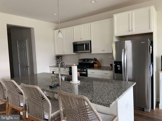 30 S TOMPKINS SQ, Downingtown, PA 19335