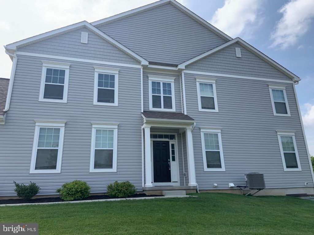 30 S TOMPKINS SQ, Downingtown, PA 19335