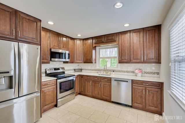 59 Grandview Avenue, Edison, NJ 08837