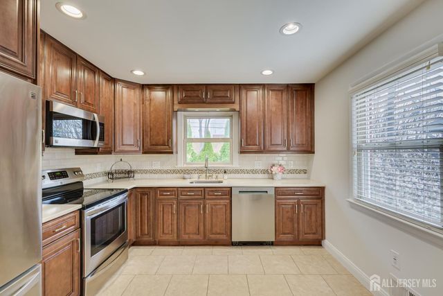 59 Grandview Avenue, Edison, NJ 08837