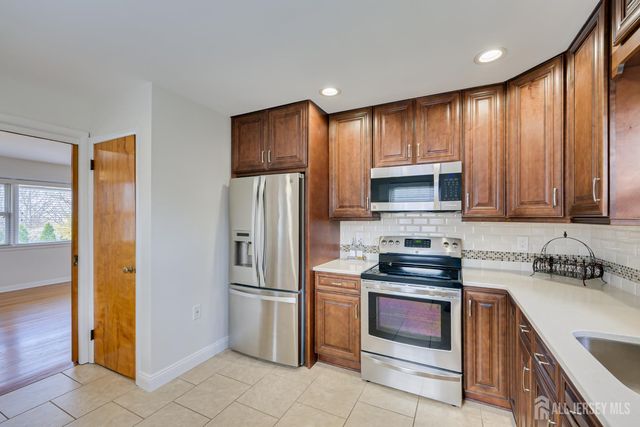 59 Grandview Avenue, Edison, NJ 08837